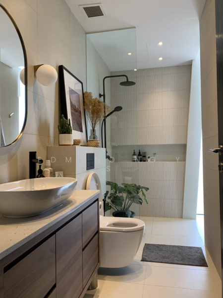 Comes with an en-suite bathroom 