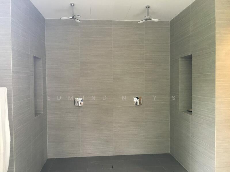Comes with a standing shower as well.