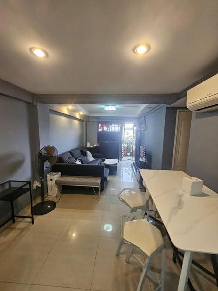 57 Marine Terrace, 57 Marine Terrace, East Coast / Marine Parade, 3 Bedrooms, 700 sqft, HDB Flat For Rent, by KS Chua, 24576929 - Living Room - PropertyGuru.com.sg
