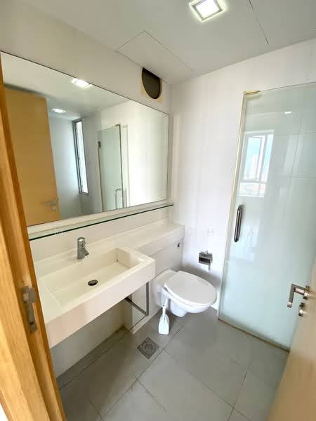 One Amber, 9 Amber Gardens, 2 Bedrooms, 958 sqft, Condominium For Rent, by Malvin Chua, 24578798 - Common bathroom. - PropertyGuru.com.sg