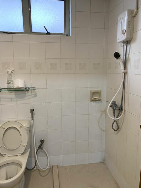 Ritz Mansions, 346 Balestier Road, 3 Bedrooms, 900 sqft, Apartment For Rent, by Don Lim, 24582098 - Bathroom 1 (2) - PropertyGuru.com.sg