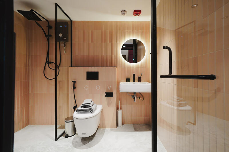 Room 212 Bathroom