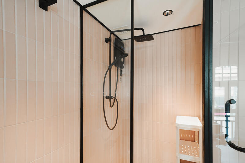 Room 213 Bathroom