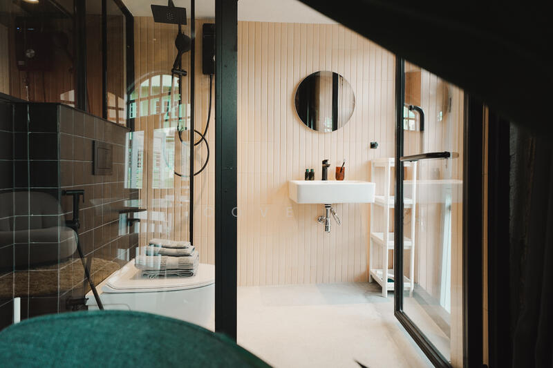 Room 214 Bathroom