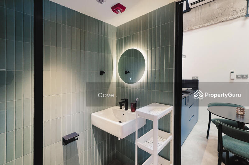 Room 207 Bathroom