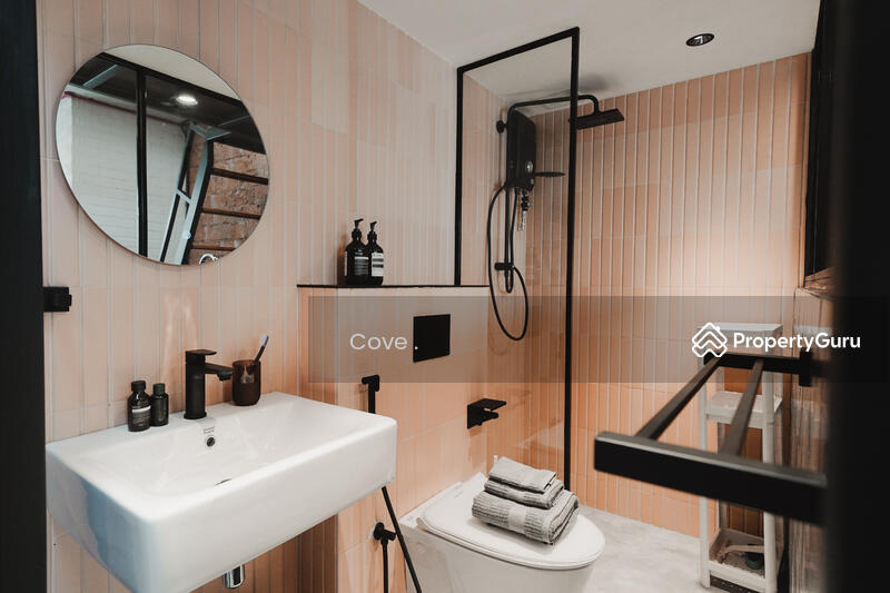 Room 206 Bathroom