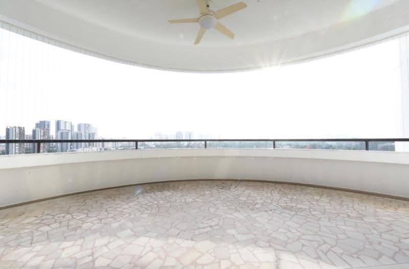Regency Park, 9 Nathan Road, Tanglin / Holland / Bukit Timah, 4 Bedrooms, 3,650 sqft, Condominium For Rent, by Paige Mou, 24592096 - Balcony - PropertyGuru.com.sg
