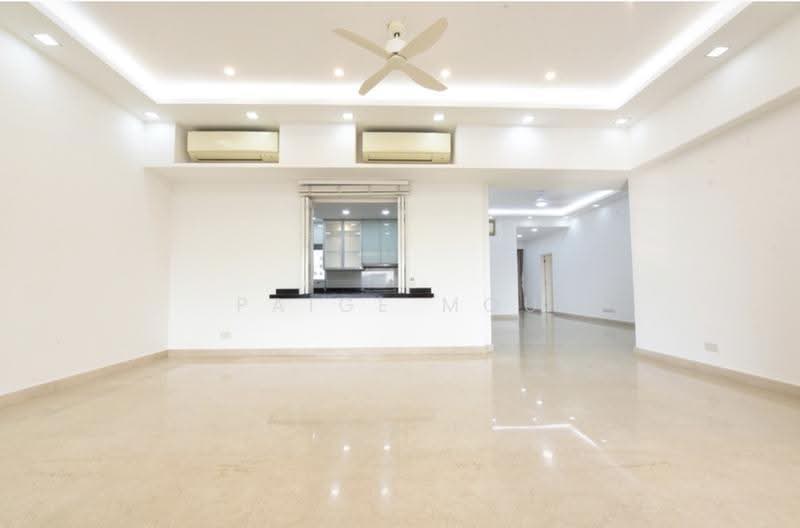 Regency Park, 9 Nathan Road, Tanglin / Holland / Bukit Timah, 4 Bedrooms, 3,650 sqft, Condominium For Rent, by Paige Mou, 24592096 - Living Room - PropertyGuru.com.sg