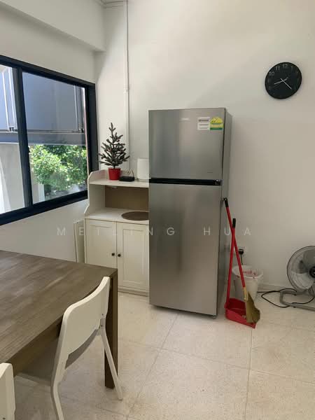 Pasir Pangjang Road Apt Master Bedroom, pasir panjang road, 1 Bedroom, 250 sqft, Walk-up Apartment For Rent, by Meiling Hua, 24592856 - PropertyGuru.com.sg