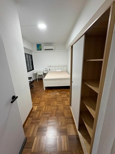 Pasir Pangjang Road Apt Master Bedroom, pasir panjang road, 1 Bedroom, 250 sqft, Walk-up Apartment For Rent, by Meiling Hua, 24592856 - PropertyGuru.com.sg