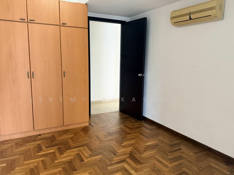 For Rent - UE Square