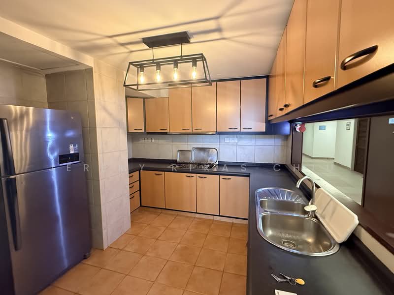 For Rent - UE Square