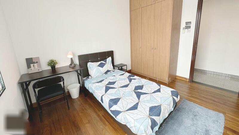CR5 Original common bedroom for 1pax share 2 bathrooms, kitchen ,use condo facilities 