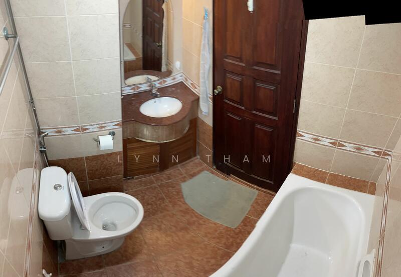 Westmere, 77 Jurong East Street 13, Room Rental, 250 sqft, Condominium For Rent, by Lynn Tham, 24598084 - Master Bathroom - PropertyGuru.com.sg