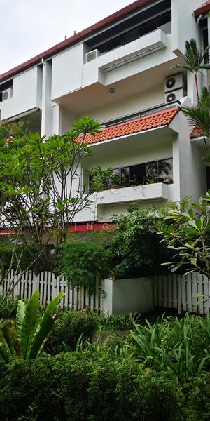 a lower Maisonette Apartment
