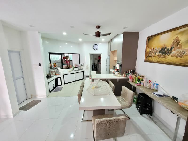 Near Kovan MRT 4 Ensuite Bedrooms 999 Years Corner Terrace 靠近高文地铁角头排屋