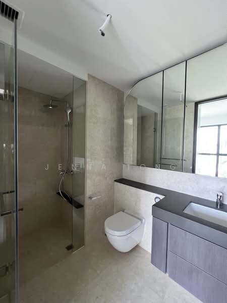 Avenue South Residence, 1 Silat Avenue, 2 Bedrooms, 689 sqft, Condominium For Rent, by Jenna Tong, 24602723 - Master Bath - PropertyGuru.com.sg