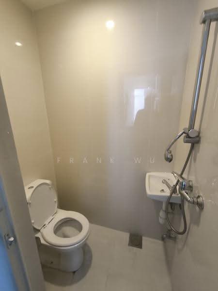 The Palette, 111 Pasir Ris Grove, Pasir Ris / Tampines, 4 Bedrooms, 1,163 sqft, Condominium For Rent, by Frank Wu, 24603465 - Bathroom - PropertyGuru.com.sg