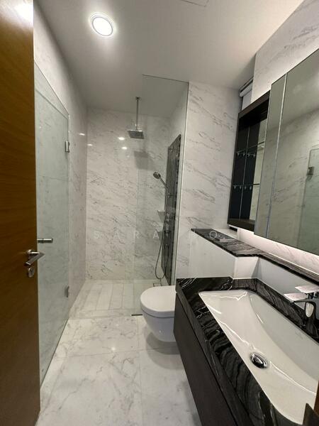 Marina One Residences, 21 Marina Way, 2 Bedrooms, 1,130 sqft, Condominium For Rent, by Sara Ho, 24606673 - master toilet - PropertyGuru.com.sg