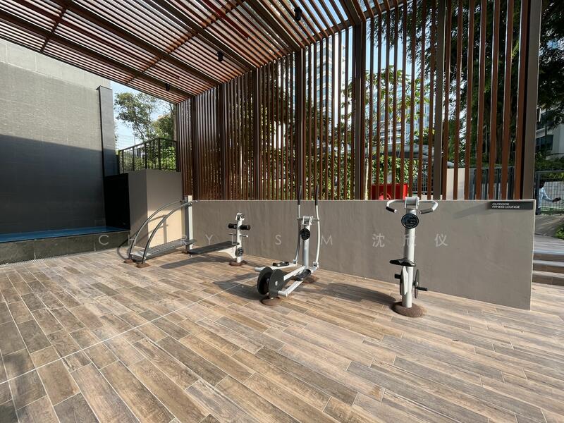 Outdoor fitness lounge