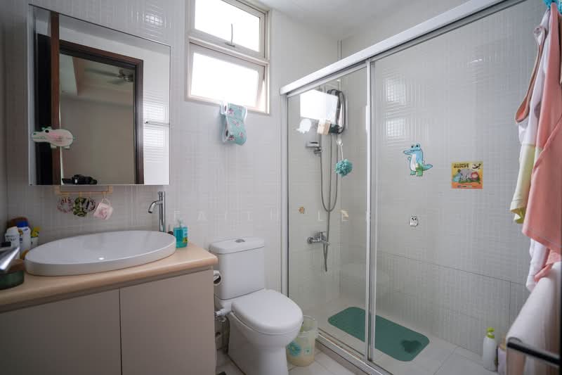 Apleton View, 71 Sinaran Drive, 3 Bedrooms, 1,227 sqft, Apartment For Sale, by Faith Lee, 24610272 - Master Bedroom Ensuite Bathroom - PropertyGuru.com.sg