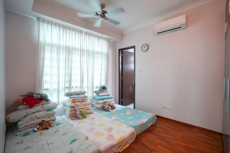 Apleton View, 71 Sinaran Drive, 3 Bedrooms, 1,227 sqft, Apartment For Sale, by Faith Lee, 24610272 - Master Bedroom can fit King Size Bed - PropertyGuru.com.sg