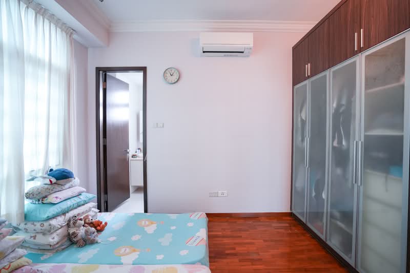 Apleton View, 71 Sinaran Drive, 3 Bedrooms, 1,227 sqft, Apartment For Sale, by Faith Lee, 24610272 - Master Bedroom can fit King Size Bed - PropertyGuru.com.sg