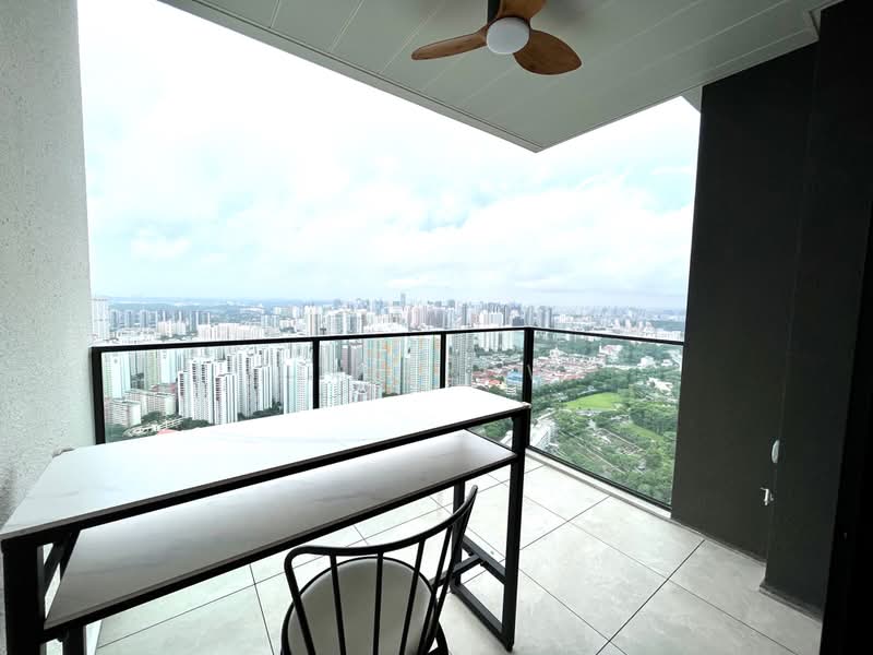 Avenue South Residence, 11 Silat Avenue, 3 Bedrooms, 947 sqft, Condominium For Rent, by Ian Low, 24611006 - Good size balcony - PropertyGuru.com.sg