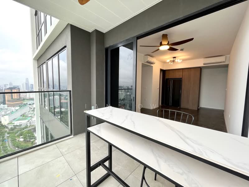Avenue South Residence, 11 Silat Avenue, 3 Bedrooms, 947 sqft, Condominium For Rent, by Ian Low, 24611006 - Balcony pic 2 - PropertyGuru.com.sg