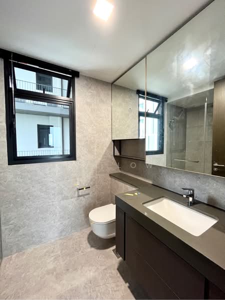 Avenue South Residence, 11 Silat Avenue, 3 Bedrooms, 947 sqft, Condominium For Rent, by Ian Low, 24611006 - Common bathroom (with sea view) - PropertyGuru.com.sg