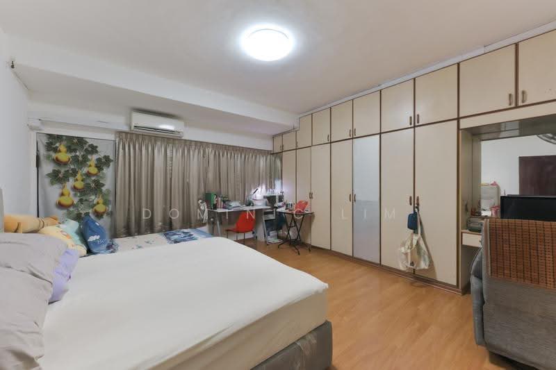 Beautiful and Spacious FreeHold apartment at $950 psf!, Changi Road Joo Chiat Katong, Eunos / Geylang / Paya Lebar, 3 Bedrooms, 2,368 sqft, Walk-up Apartment For Sale, by Dominic Lim, 24612109 - Master bedroom - PropertyGuru.com.sg