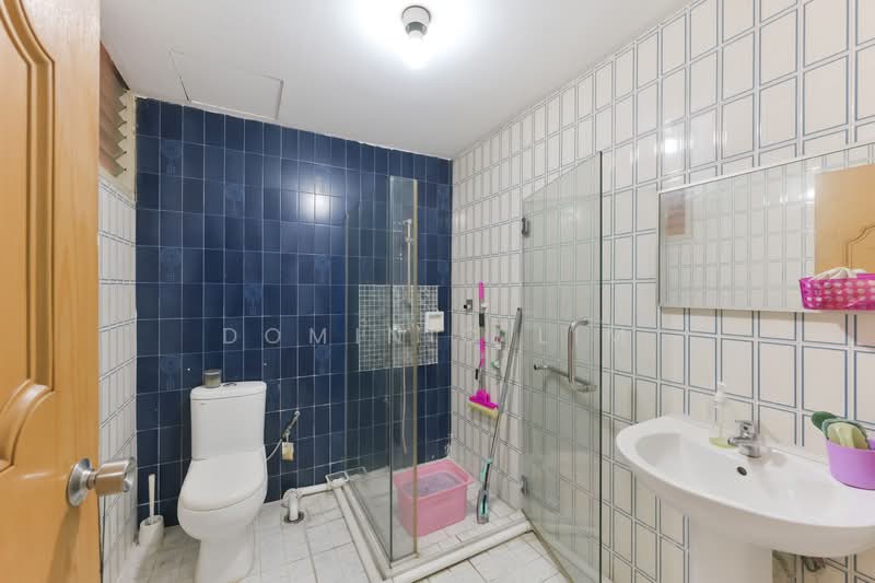 Beautiful and Spacious FreeHold apartment at $950 psf!, Changi Road Joo Chiat Katong, Eunos / Geylang / Paya Lebar, 3 Bedrooms, 2,368 sqft, Walk-up Apartment For Sale, by Dominic Lim, 24612109 - Common bath - PropertyGuru.com.sg