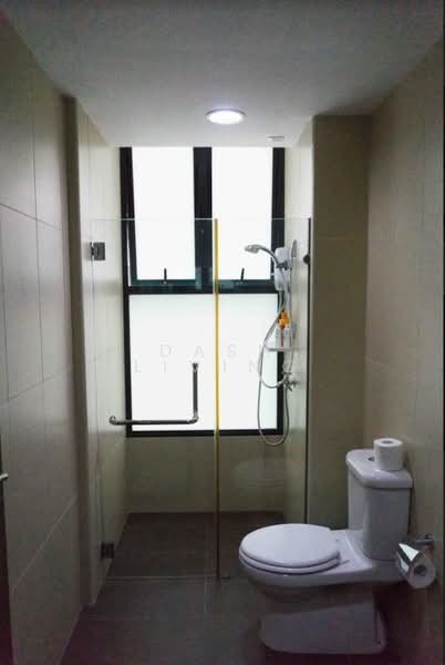 The Estrella, 342 PASIR PANJANG ROAD, 3 Bedrooms, 1,311 sqft, Condominium For Rent, by Dash Living, 24613262 - common-bathroom - PropertyGuru.com.sg