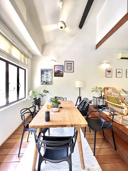 Zion Road Walk Up Apartment Opposite Great World City, Zion Road, 2 Bedrooms, 1,407 sqft, Walk-up Apartment For Sale, by Ching Chia, 24617698 - PropertyGuru.com.sg
