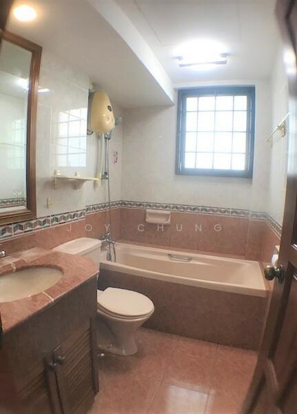 Master bathroom with Bathtub