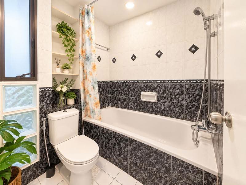 The Tanamera, 1 Tanah Merah Kechil Road, Bedok / Upper East Coast, Room Rental, 204 sqft, Condominium For Rent, by Carmen Ho, 24623151 - Bathroom - PropertyGuru.com.sg