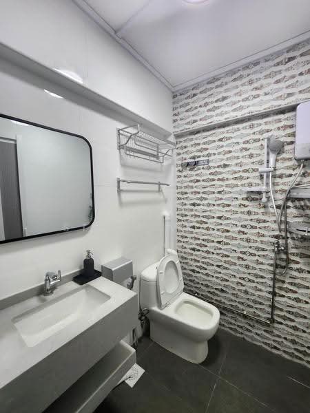 17 Bedok South Road, 17 Bedok South Road, Bedok / Upper East Coast, Studio, 120 sqft, HDB Flat For Rent, by Steve Voon, 24625077 - Bathroom - PropertyGuru.com.sg