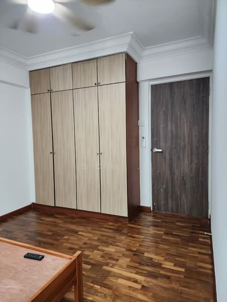 215 Serangoon Avenue 4, 215 Serangoon Avenue 4, 3 Bedrooms, 1,000 sqft, HDB Flat For Rent, by SCM ., 24629174 - New built-in Wardrobe - PropertyGuru.com.sg