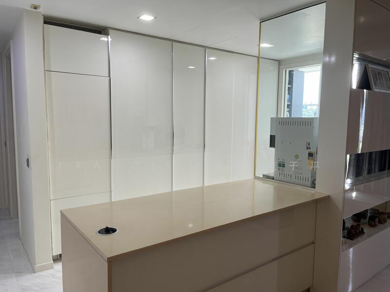 Dry & Wet Kitchen- with full length cabinets 