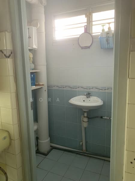 8 Holland Avenue, 8 Holland Avenue, 1 Bedroom, 650 sqft, HDB Flat For Rent, by Nora Omar, 24630978 - PropertyGuru.com.sg