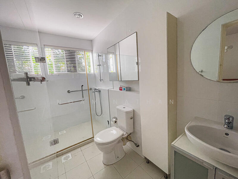 For Rent - Charming Bungalow at Hillcrest Rd with large yard and Pool