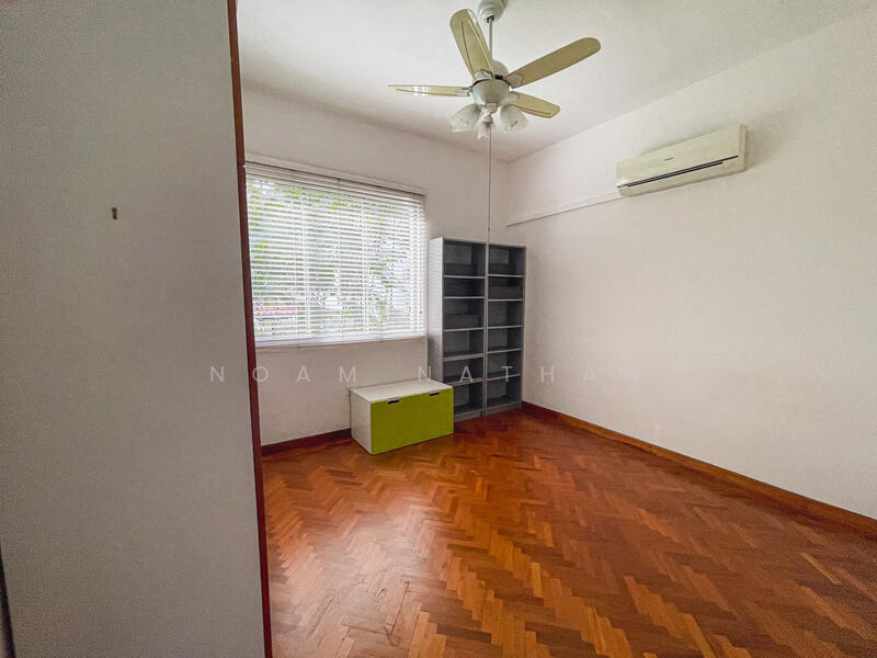 For Rent - Charming Bungalow at Hillcrest Rd with large yard and Pool