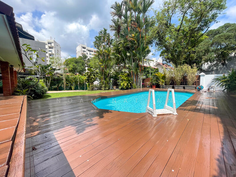 For Rent - Charming Bungalow at Hillcrest Rd with large yard and Pool