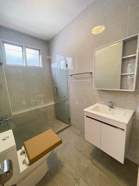 For Rent - Charming Bungalow at Hillcrest Rd with large yard and Pool