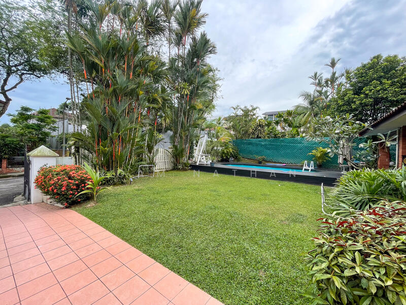 For Rent - Charming Bungalow at Hillcrest Rd with large yard and Pool