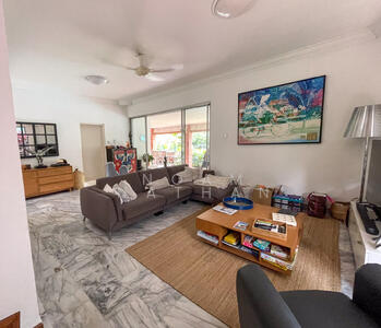 For Rent - Charming Bungalow at Hillcrest Rd with large yard and Pool