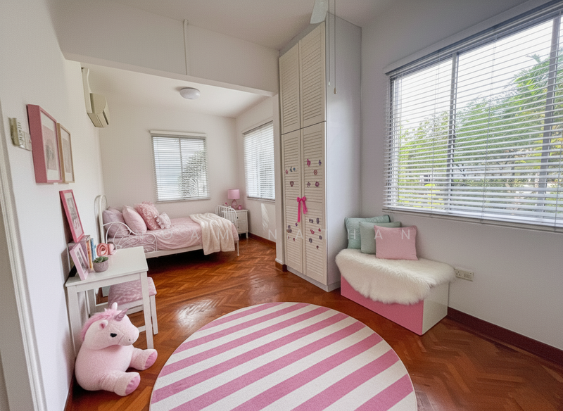 For Rent - Charming Bungalow at Hillcrest Rd with large yard and Pool