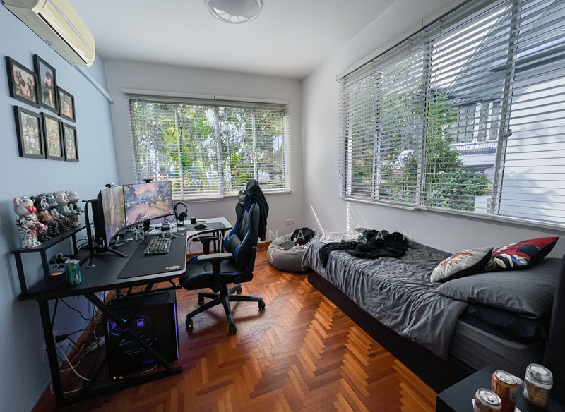 For Rent - Charming Bungalow at Hillcrest Rd with large yard and Pool