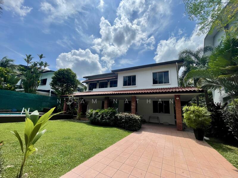 For Rent - Charming Bungalow at Hillcrest Rd with large yard and Pool