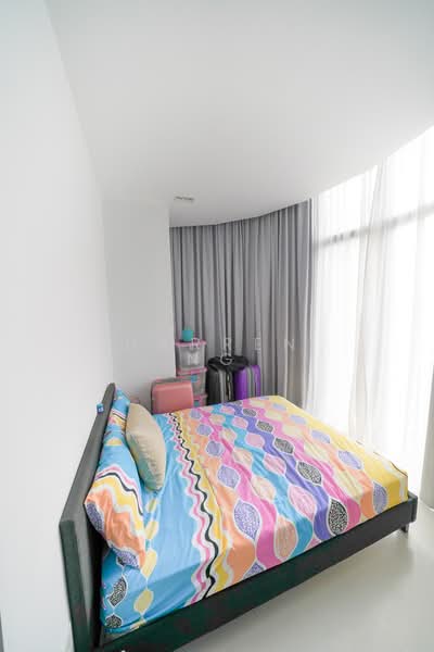 Robin Suites Apartment For Sale at S$ 1,380,000 | PropertyGuru Singapore